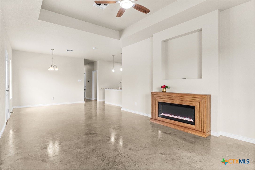 414 W Avenue C Property Photo 7