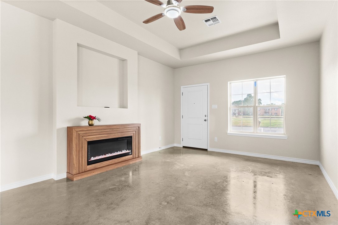 414 W Avenue C Property Photo 8