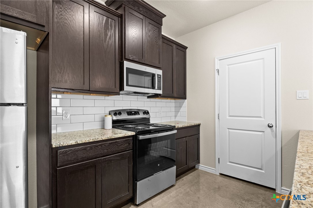 414 W Avenue C Property Photo 12