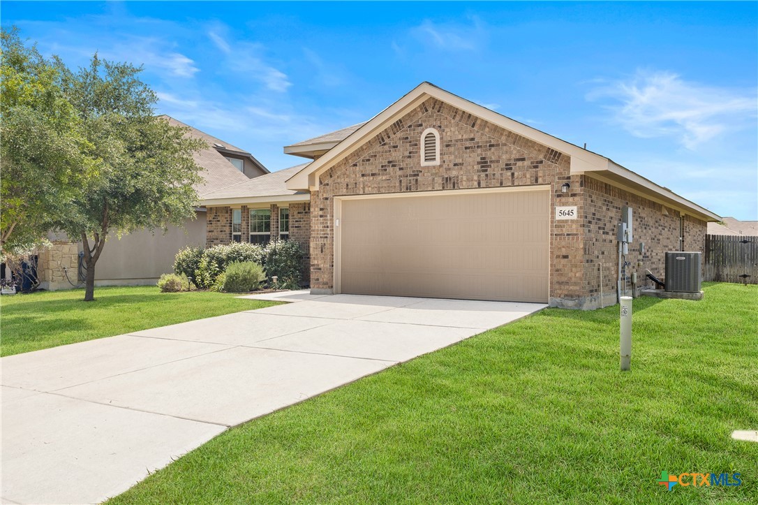 5645 Briar Field Property Photo 1