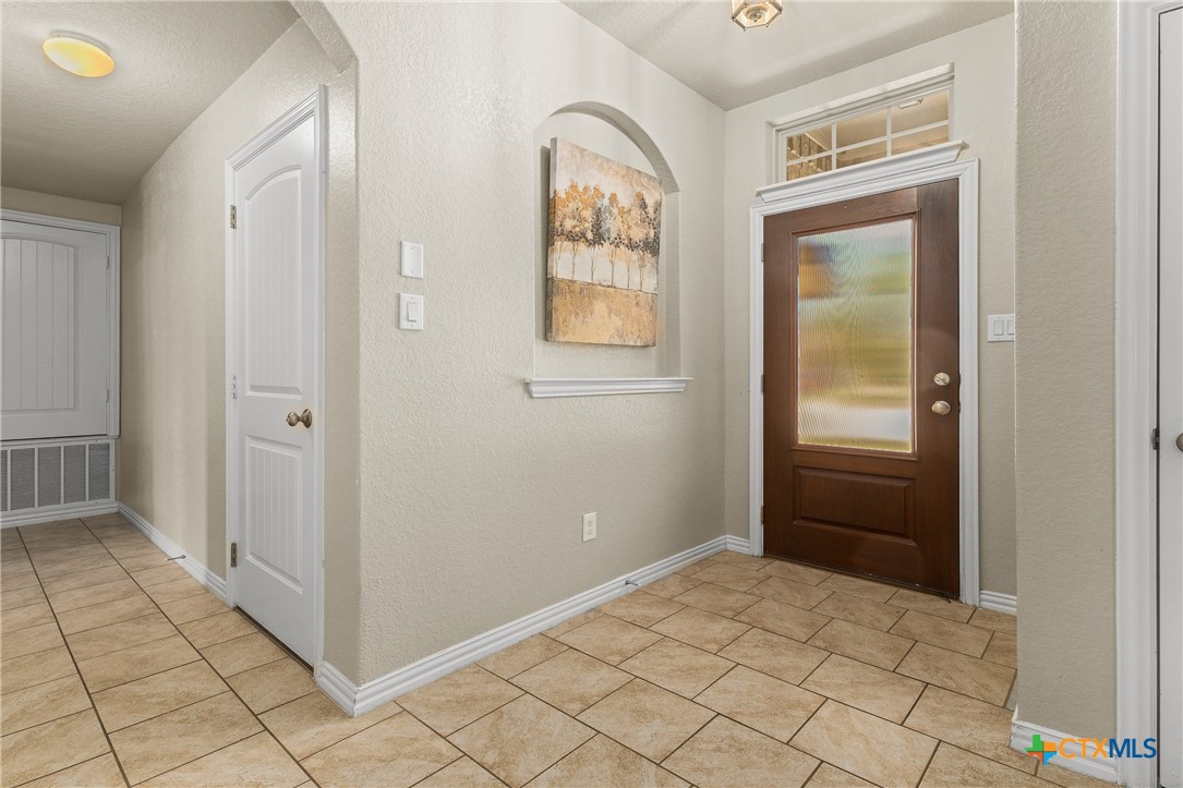 5645 Briar Field Property Photo 3