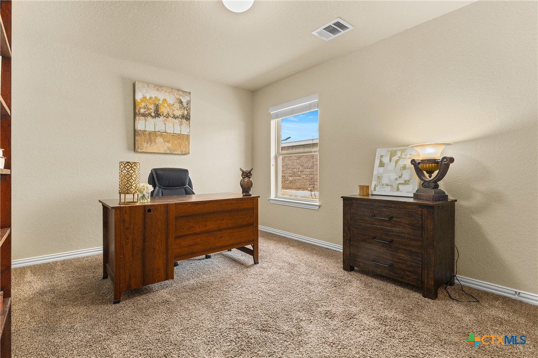 5645 Briar Field Property Photo 5