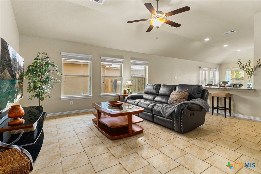 5645 Briar Field Property Photo 6