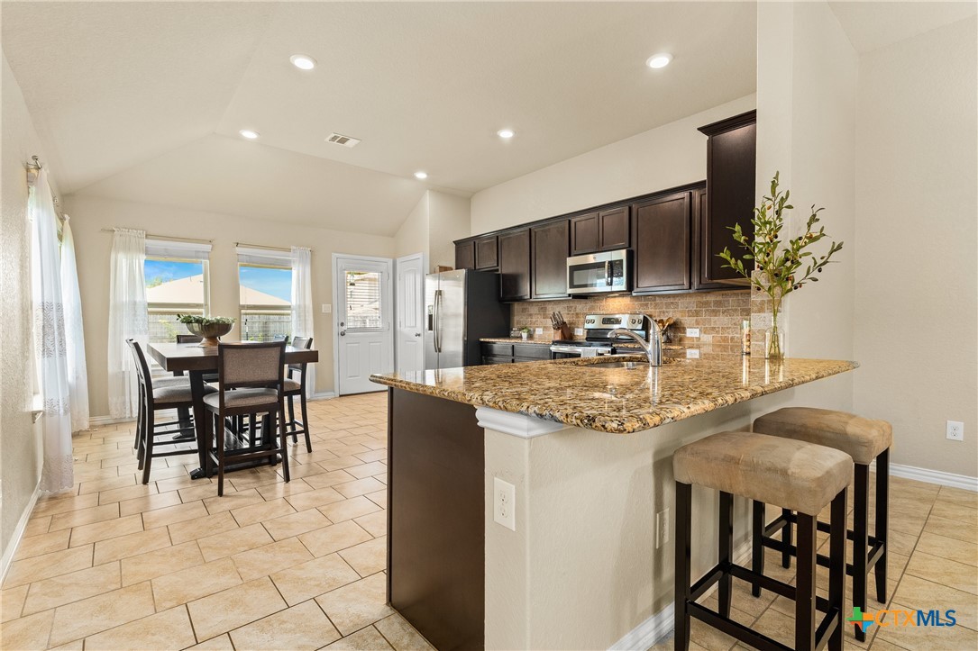 5645 Briar Field Property Photo 8