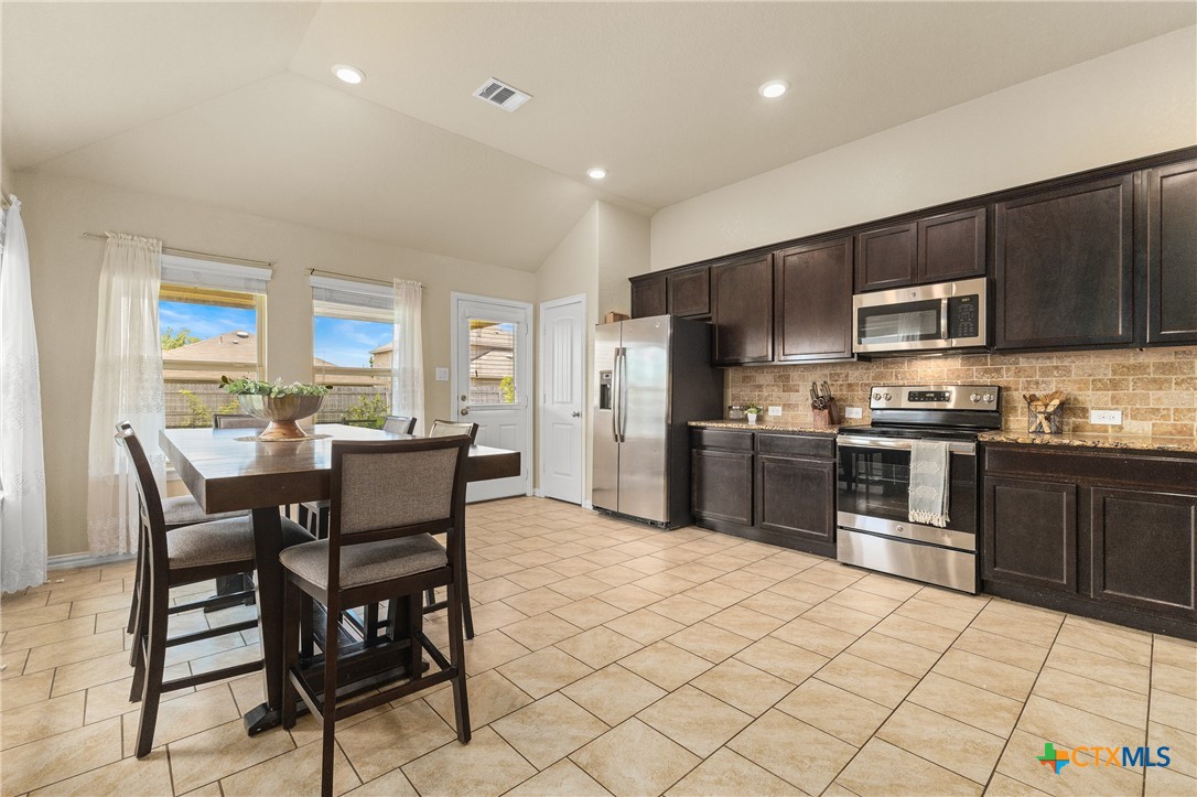 5645 Briar Field Property Photo 9