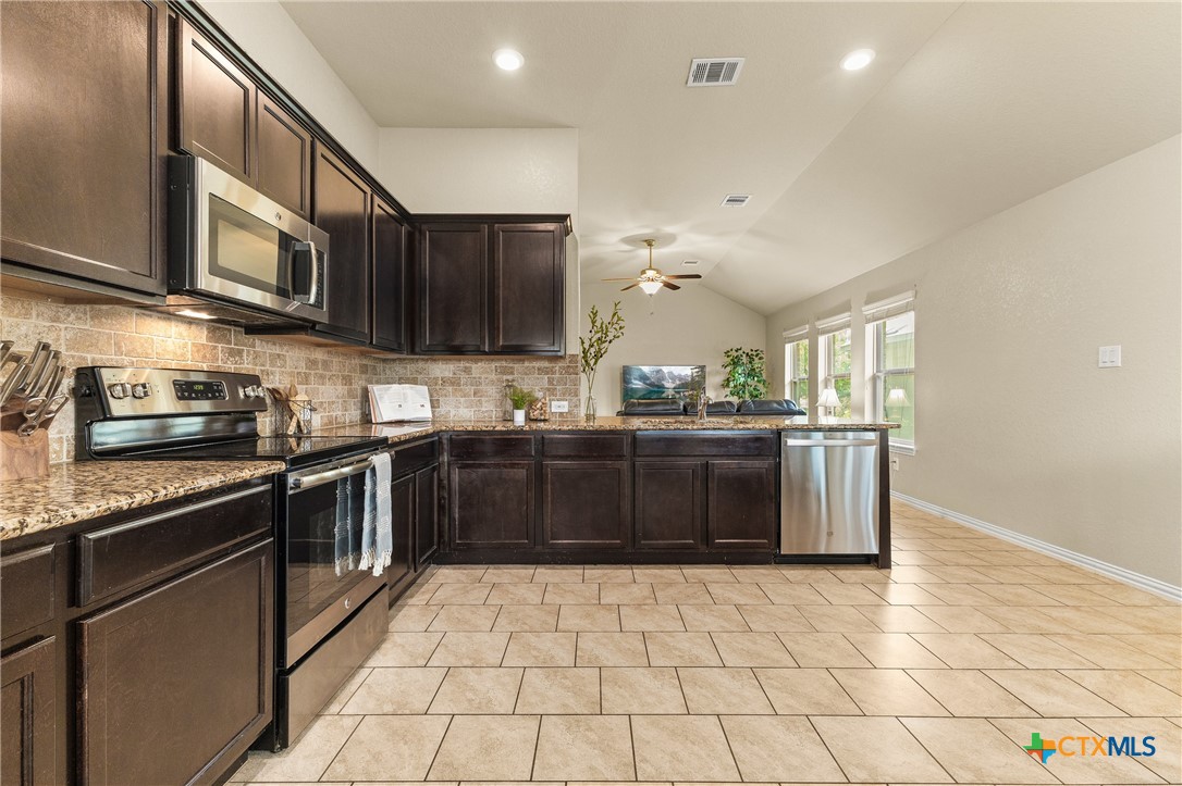 5645 Briar Field Property Photo 10
