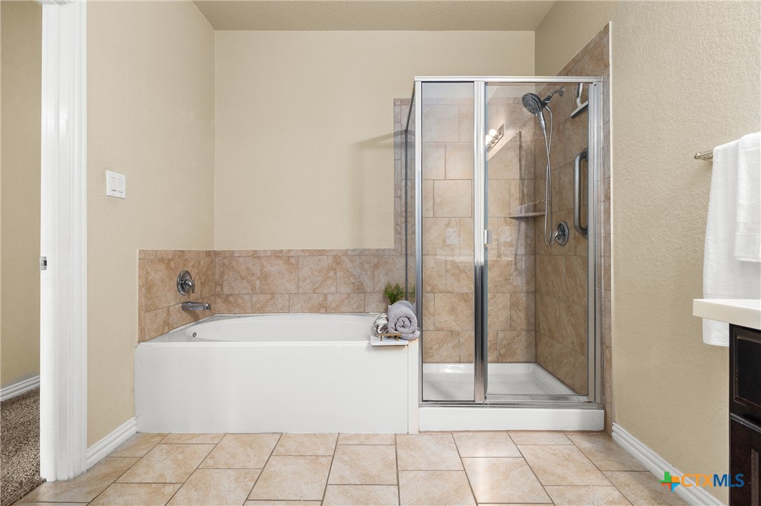 5645 Briar Field Property Photo 15