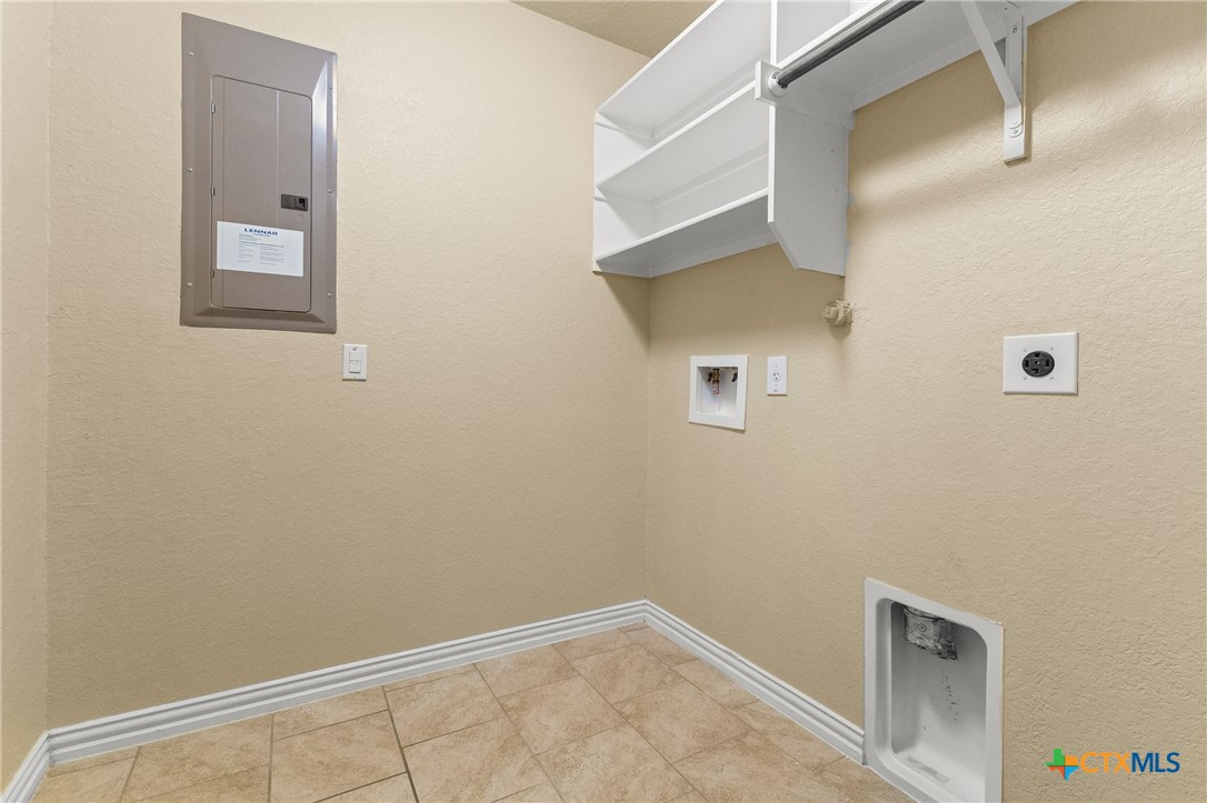 5645 Briar Field Property Photo 17
