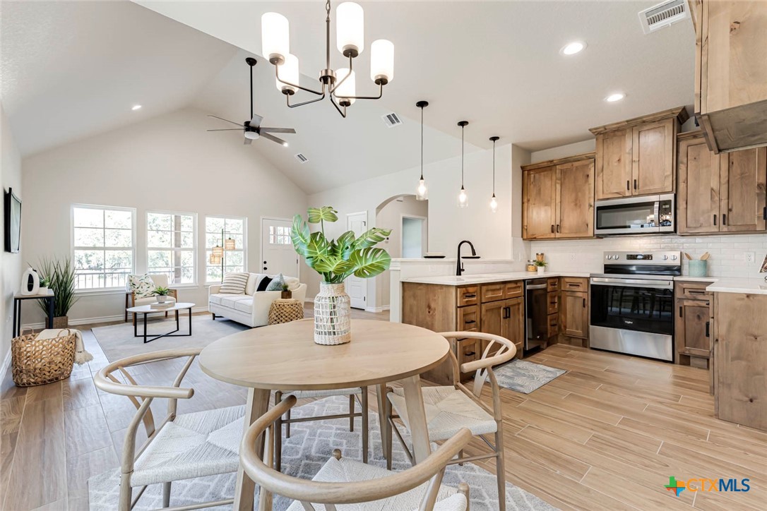 1420 Canyon Bend Property Photo 1