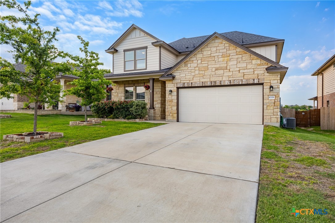 8706 Hidden Oaks Drive Property Photo 4