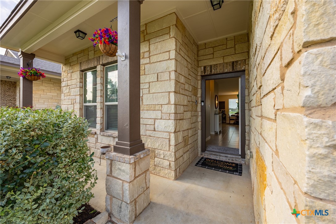 8706 Hidden Oaks Drive Property Photo 6