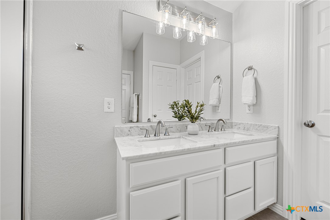8706 Hidden Oaks Drive Property Photo 23