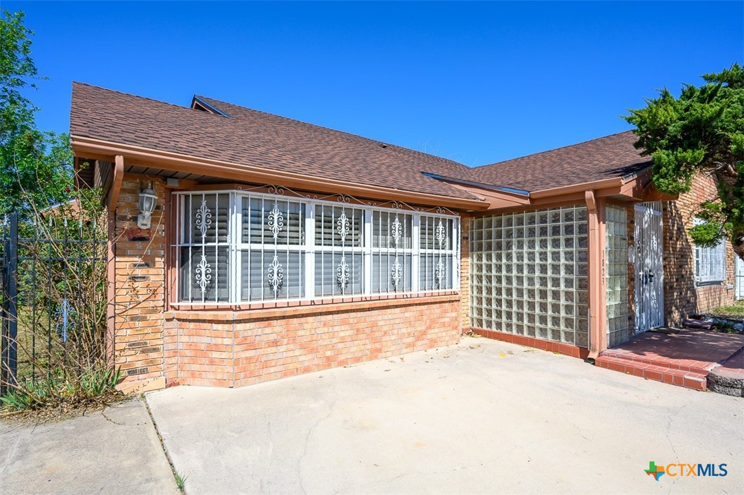 1823 Cedarview Drive Property Photo 2