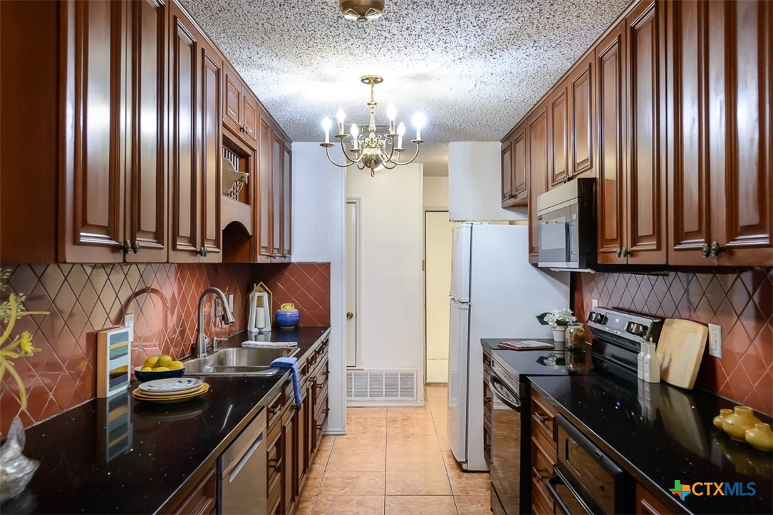 1823 Cedarview Drive Property Photo 6