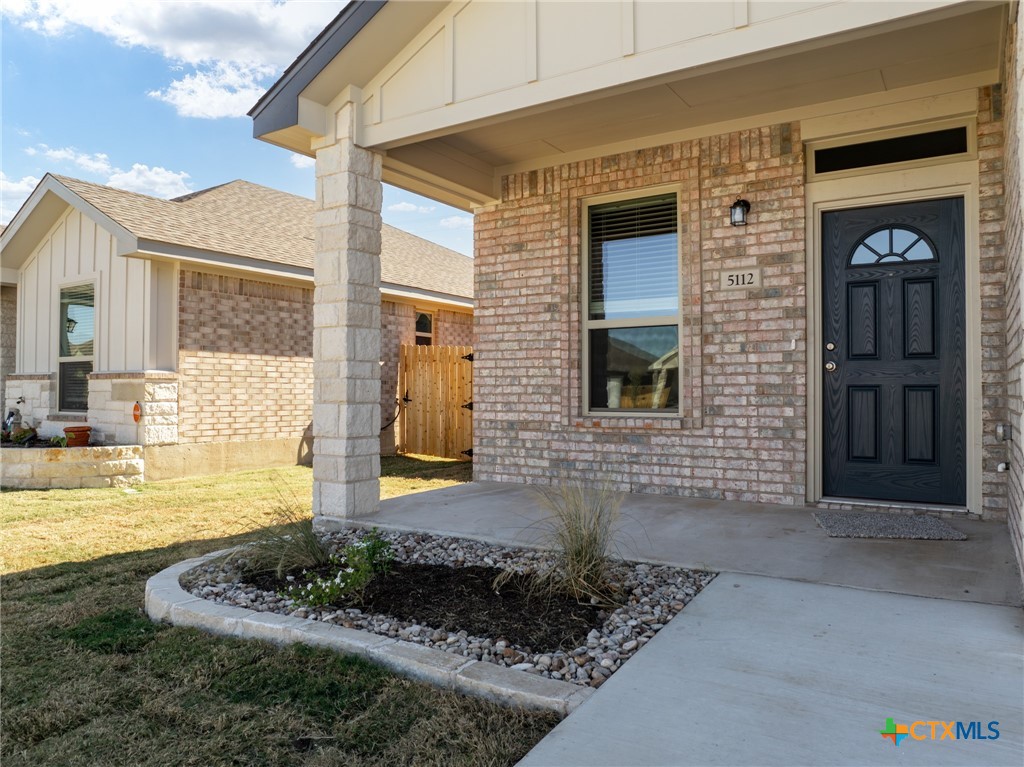 5112 Rose Garden Loop Property Photo 3