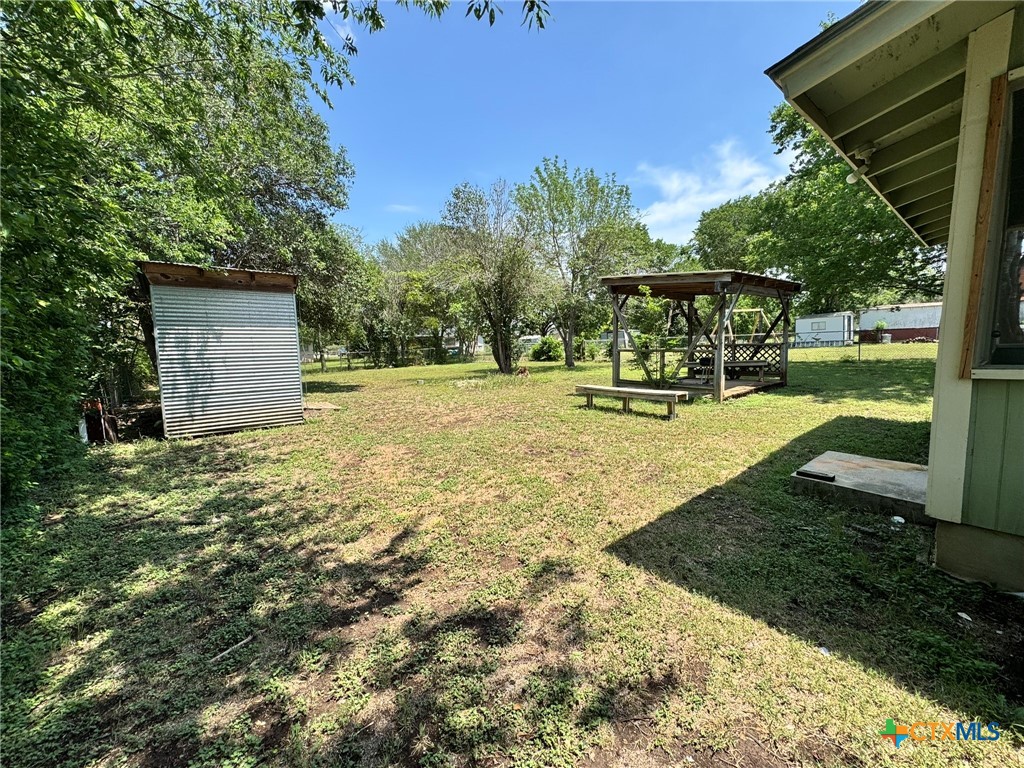 615 Melrose Property Photo 9