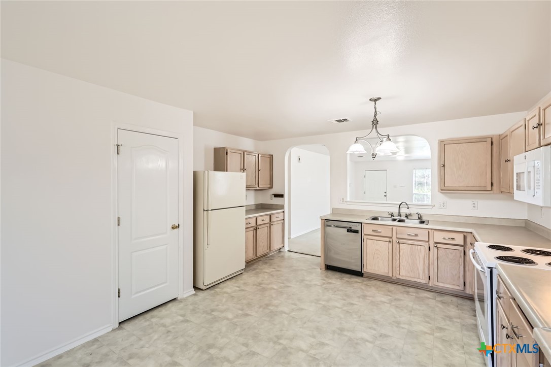 9215 Granberry Pass Property Photo 9