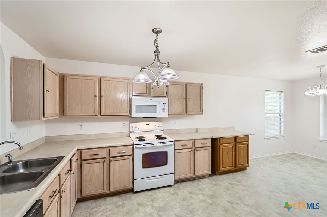 9215 Granberry Pass Property Photo 10