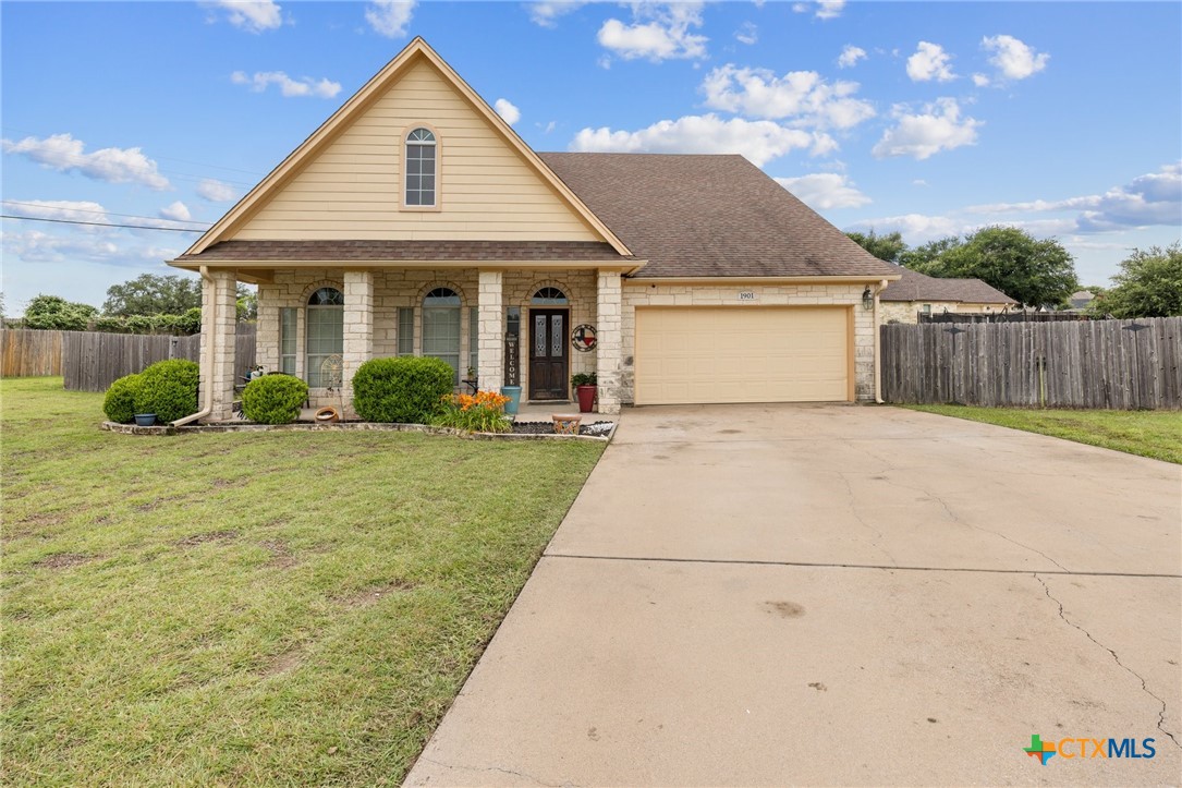 1901 Deer Field Way Property Photo 1