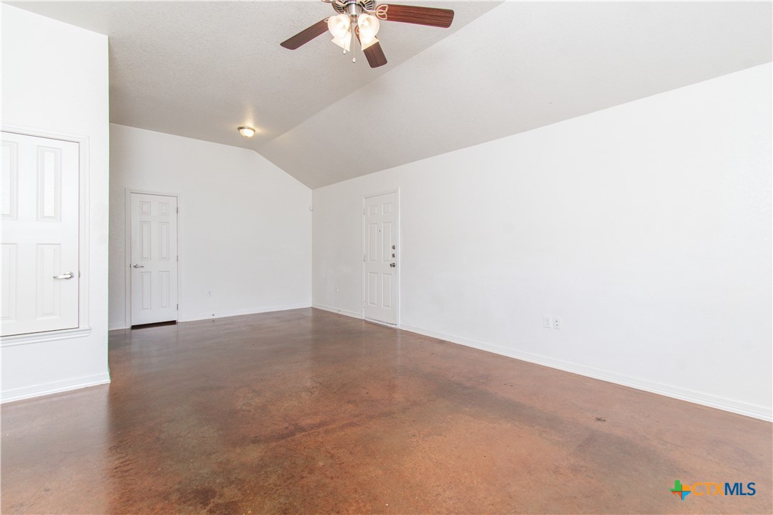 3104 Baldwin Loop B Property Photo 3