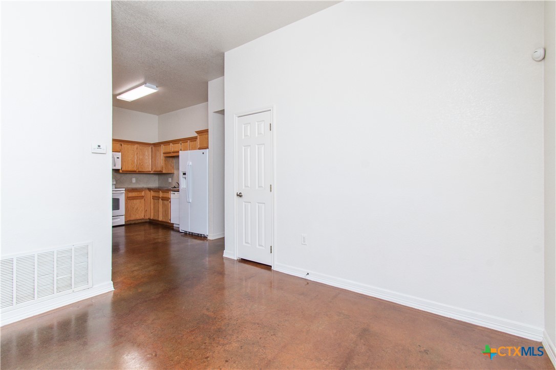 3104 Baldwin Loop B Property Photo 5