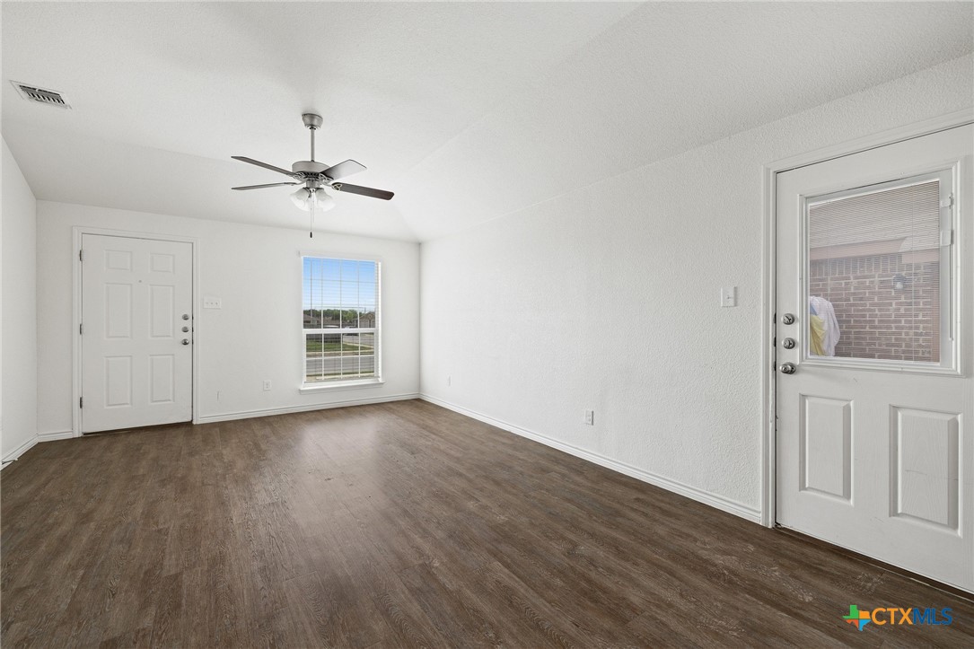 903 Lasso Drive B Property Photo 10