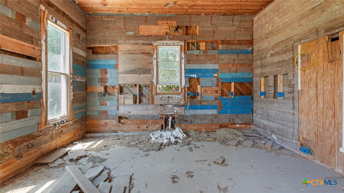 160 E Klein Road Property Photo 6