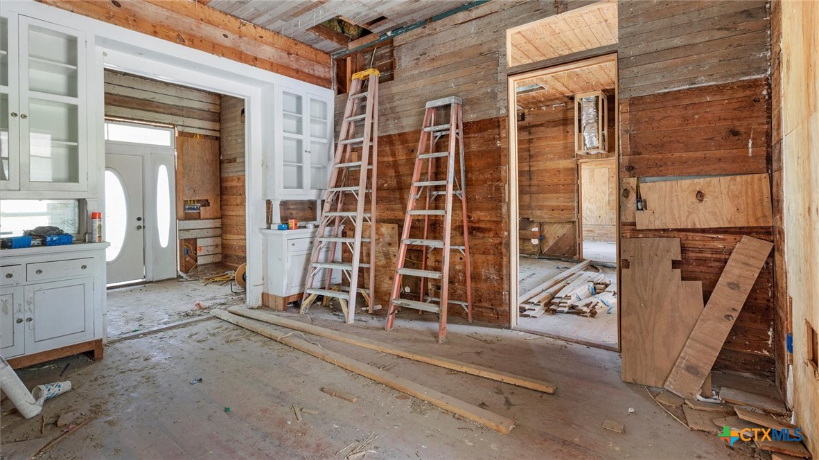 160 E Klein Road Property Photo 8