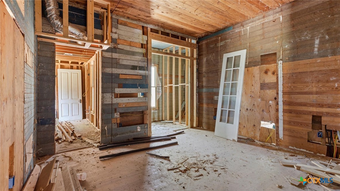 160 E Klein Road Property Photo 12