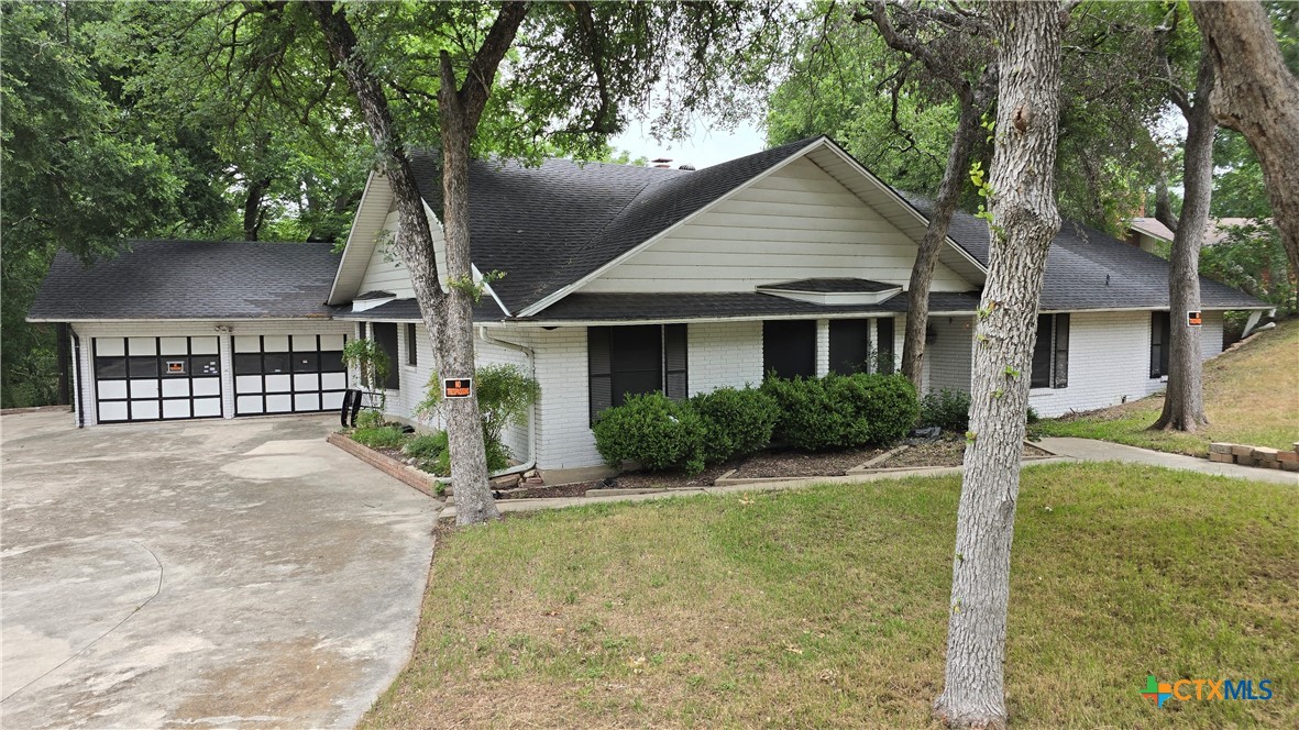 4002 El Capitan Drive Property Photo 1