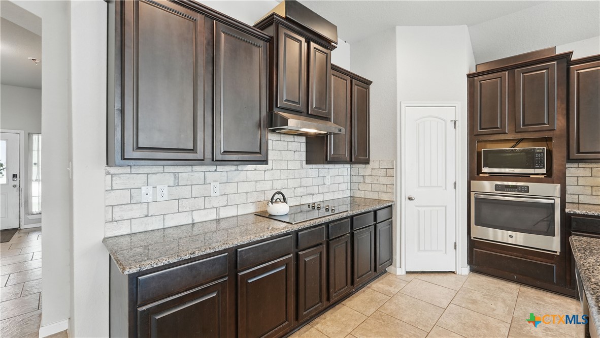 3542 Hurricane Trail Property Photo 14
