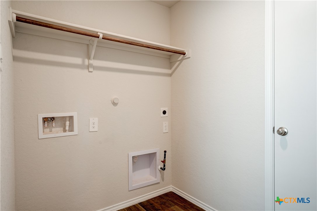 121 Roanwood Drive Property Photo 6