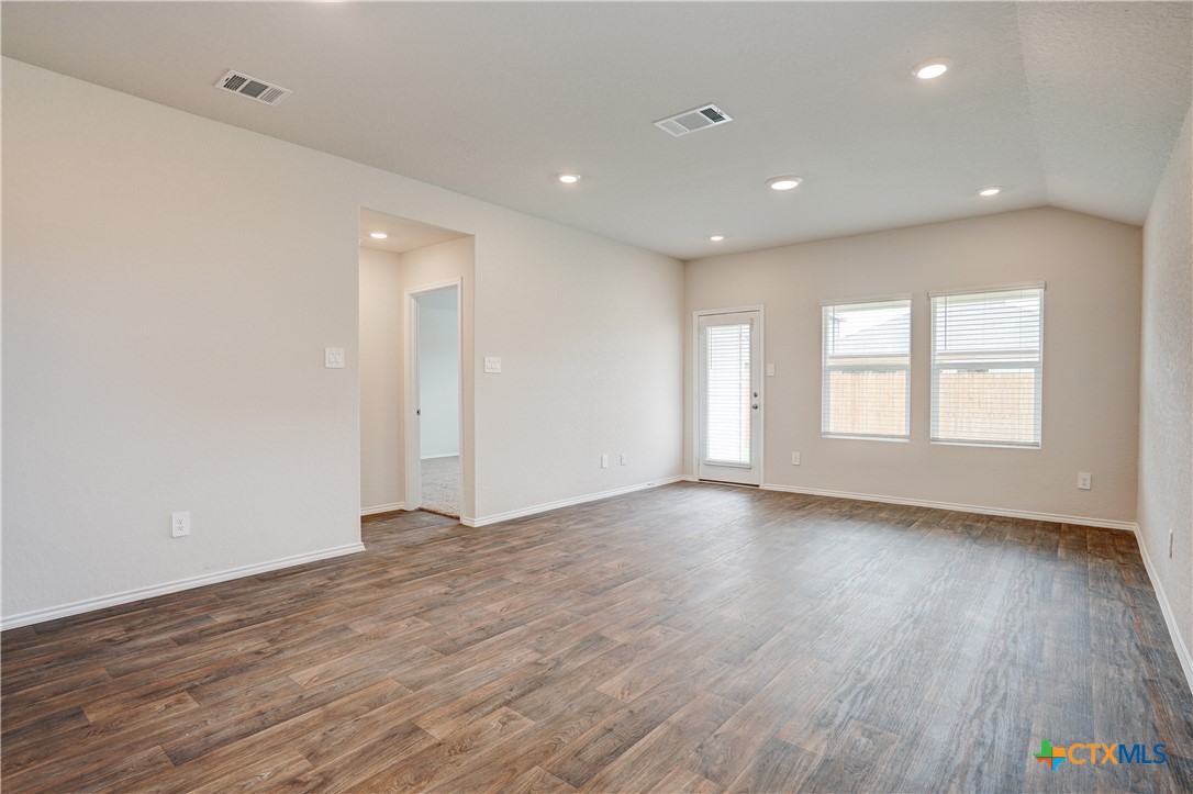 121 Roanwood Drive Property Photo 18