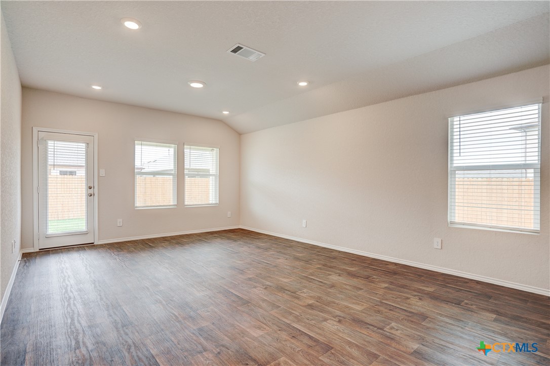 121 Roanwood Drive Property Photo 19