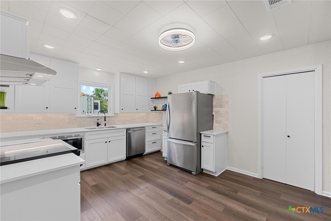 210 Fallwell Street Property Photo 10