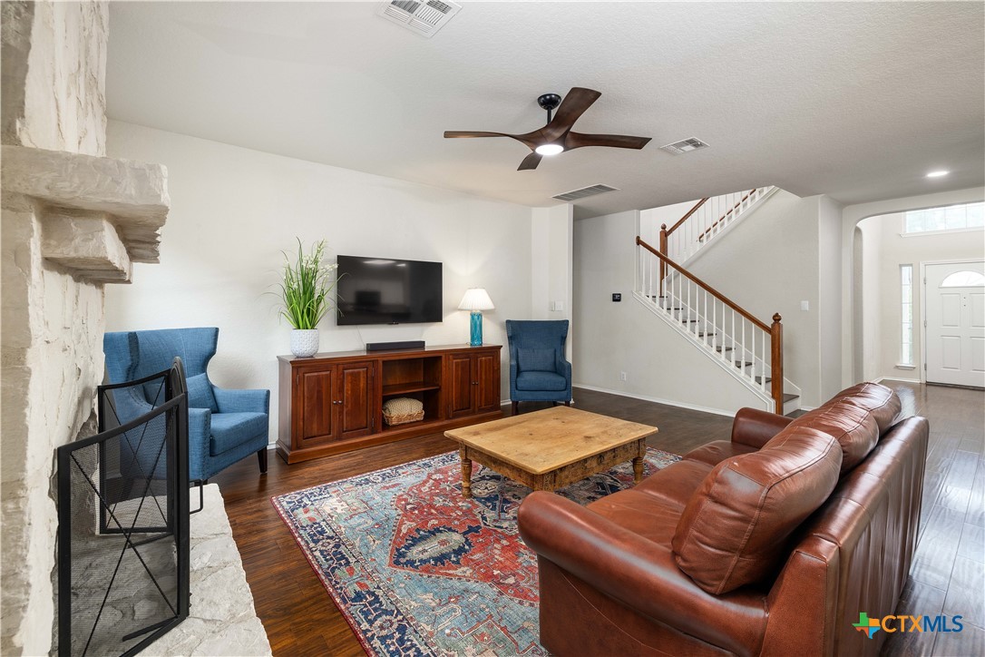 729 San Gabriel Loop Property Photo 13