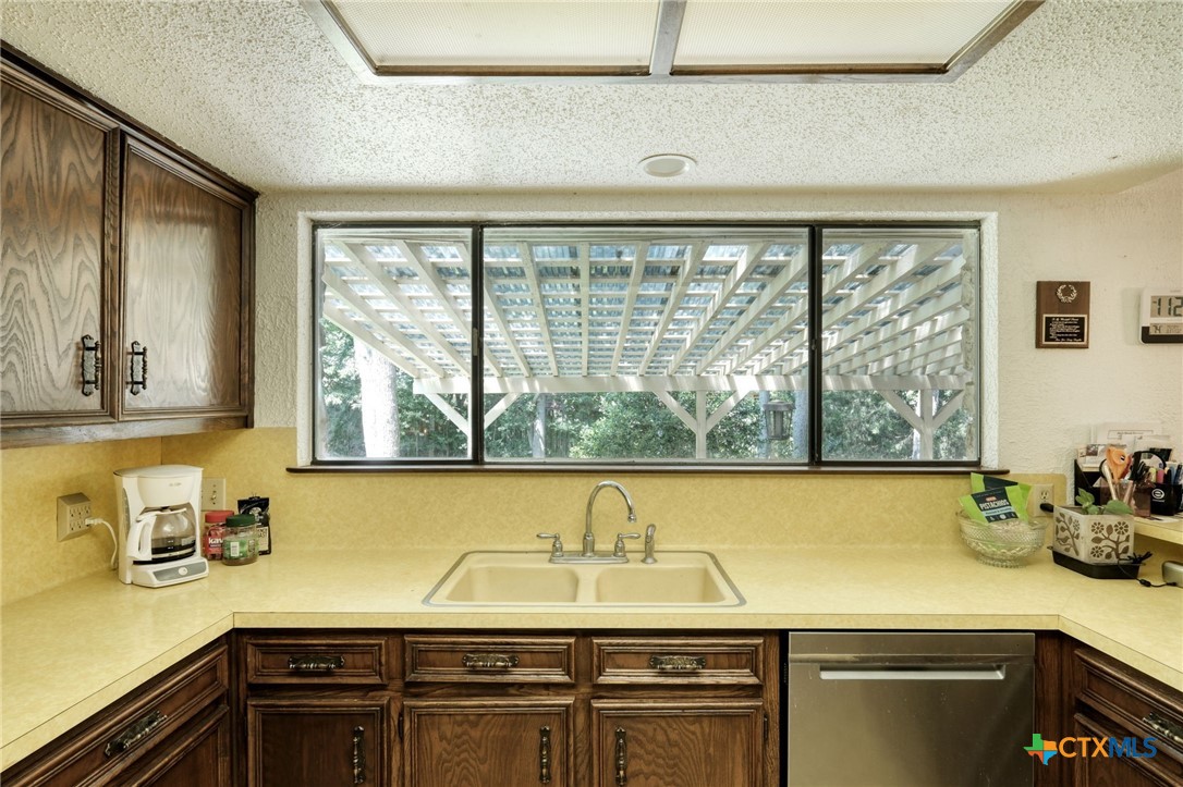 1104 Saint Williams Avenue Property Photo 10