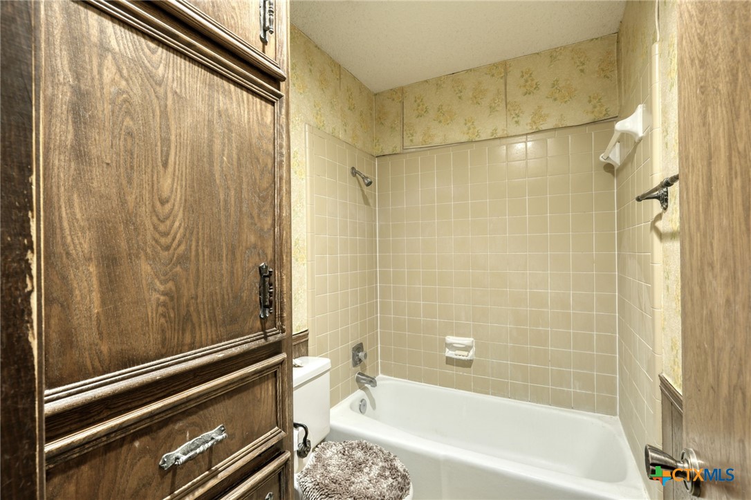 1104 Saint Williams Avenue Property Photo 14