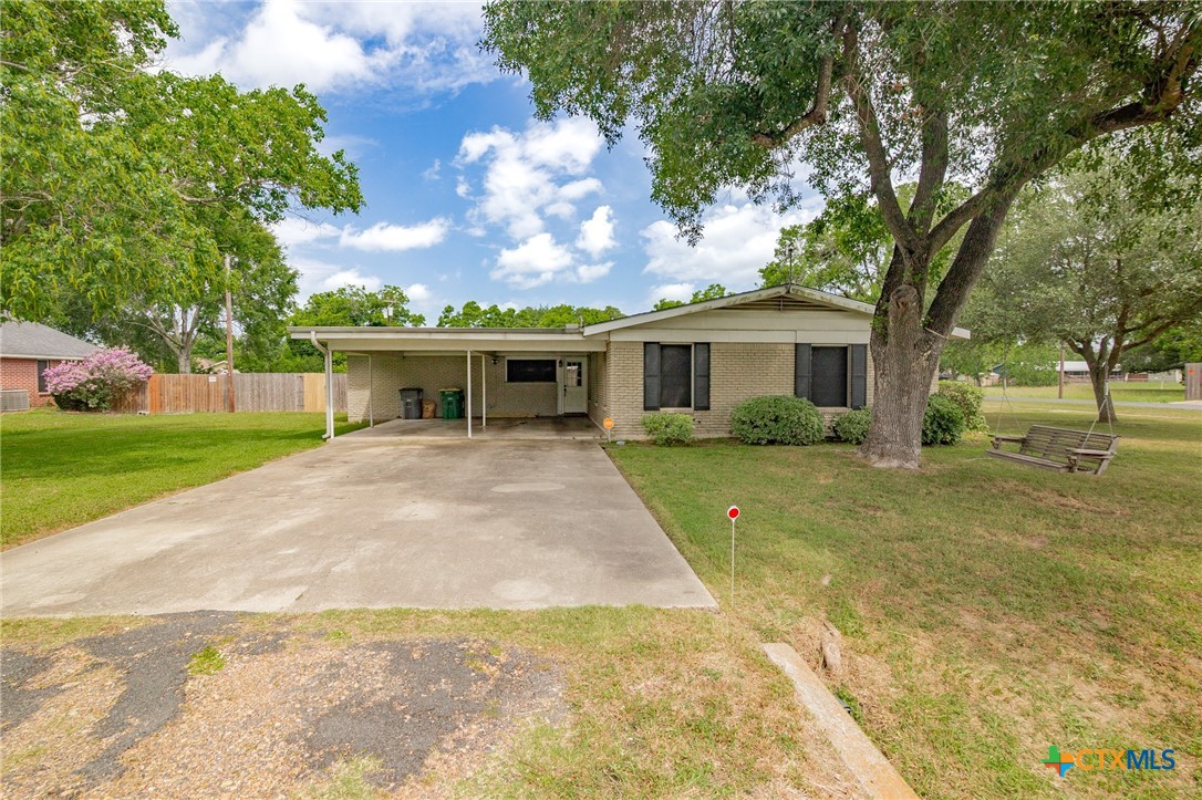 501 Hathaway Street Property Photo 4
