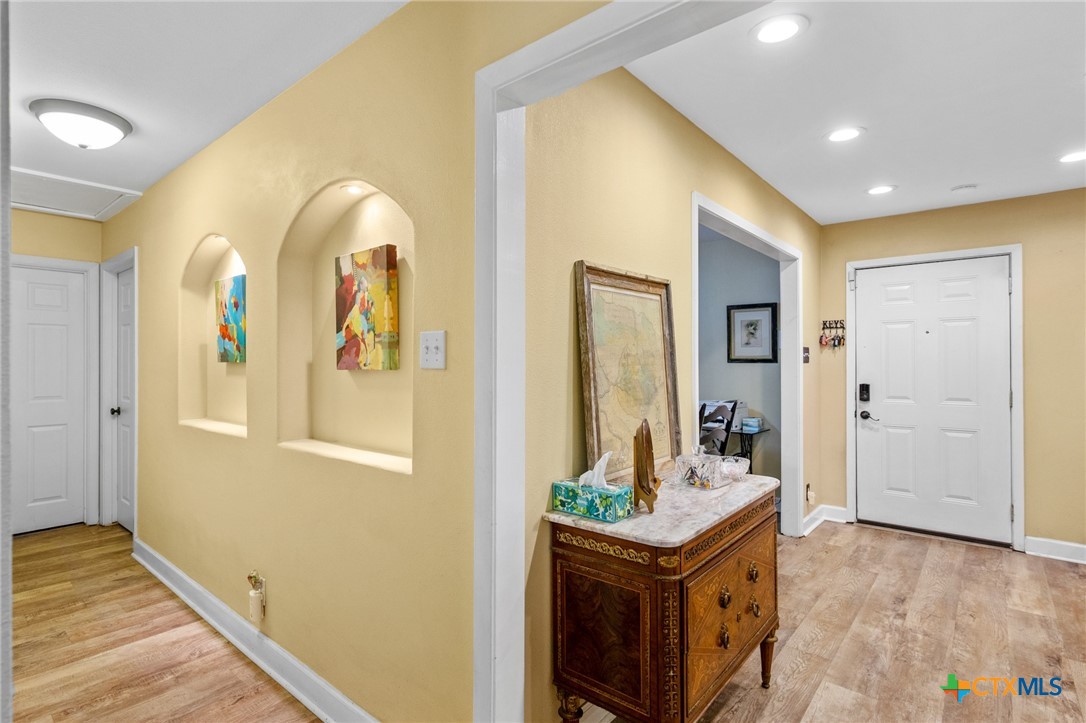 501 Hathaway Street Property Photo 6