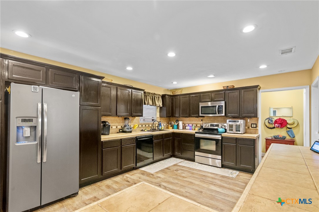501 Hathaway Street Property Photo 14