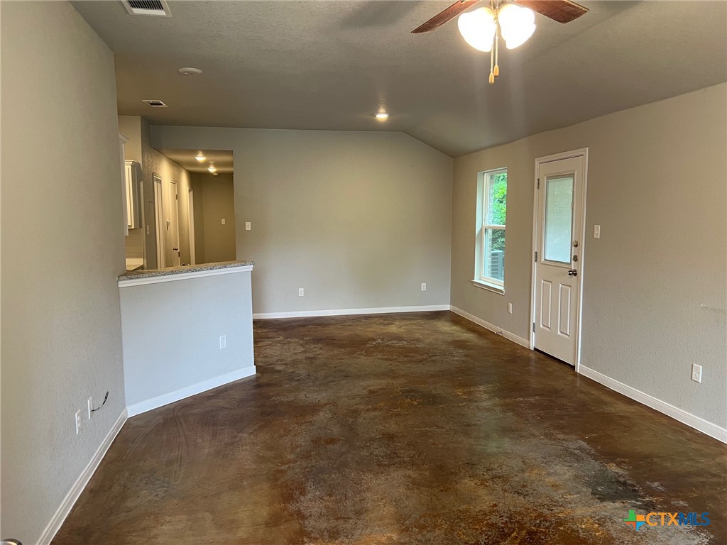 117 E Valley Road B Property Photo 2