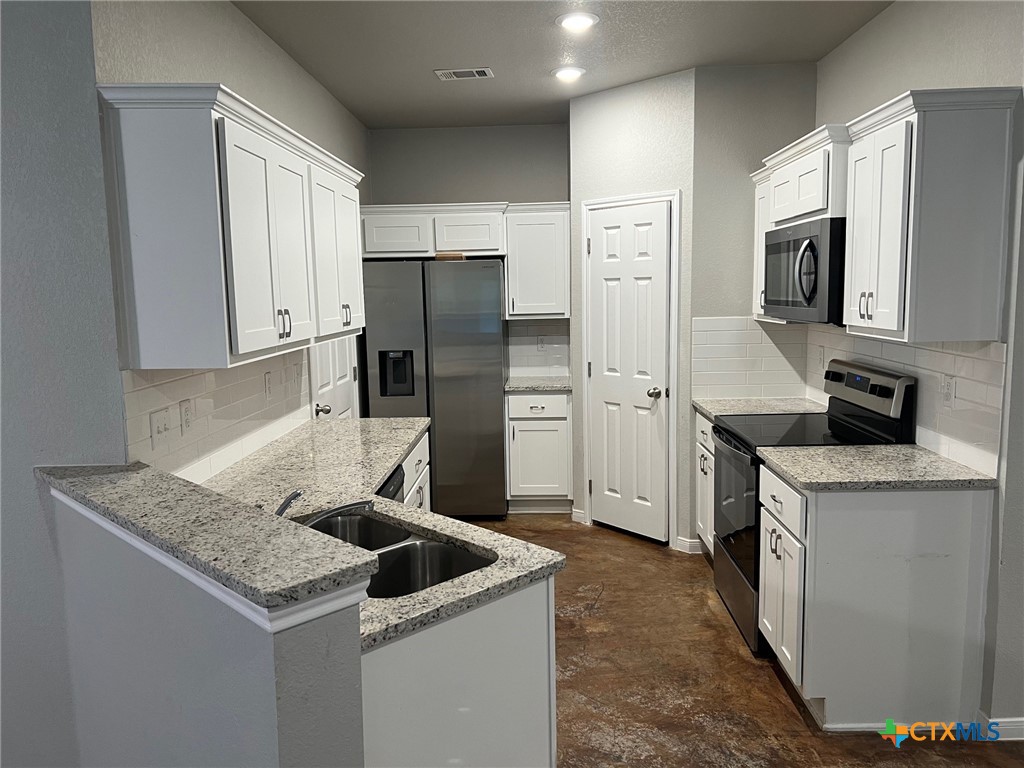 117 E Valley Road B Property Photo 3