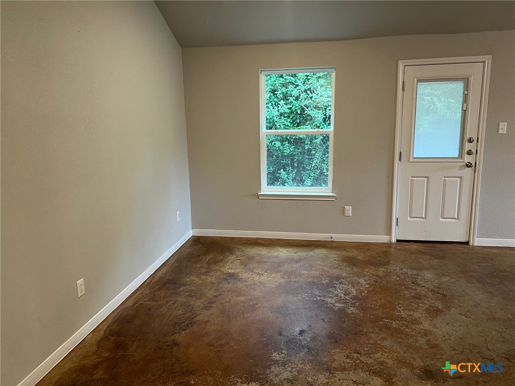 117 E Valley Road B Property Photo 5