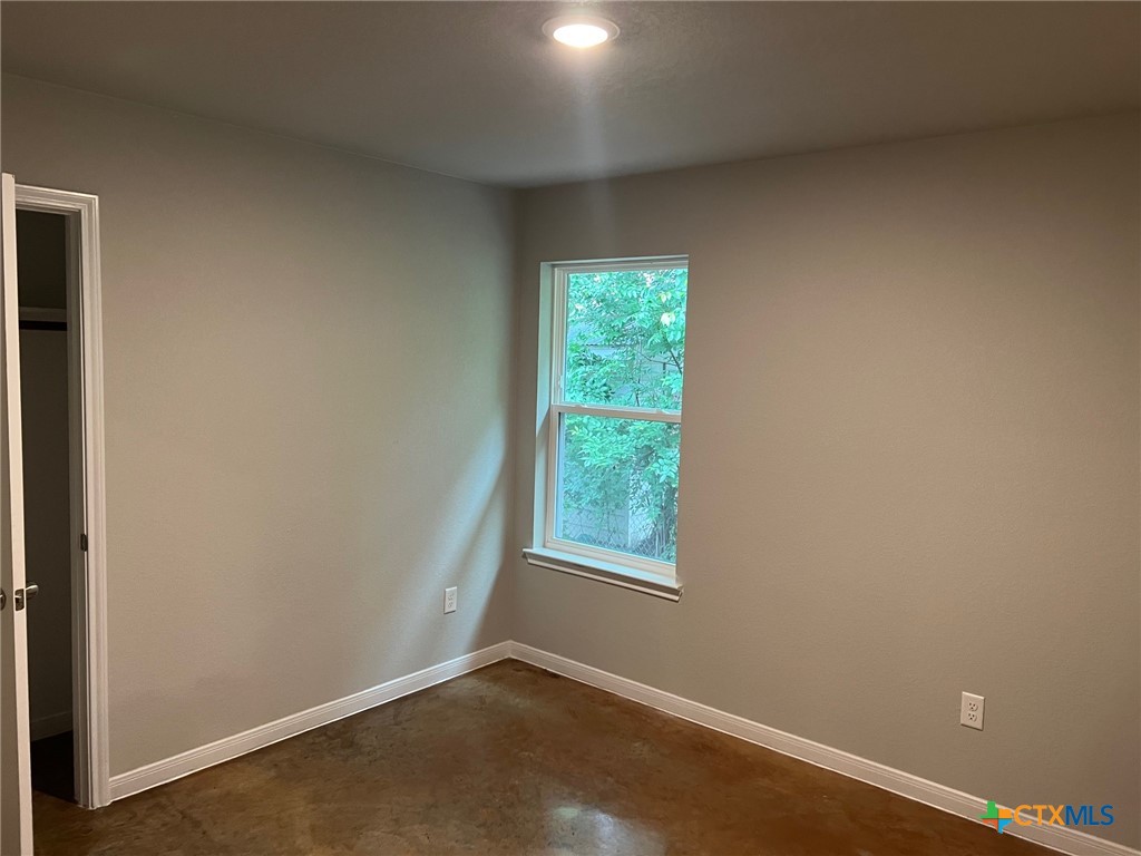 117 E Valley Road B Property Photo 17