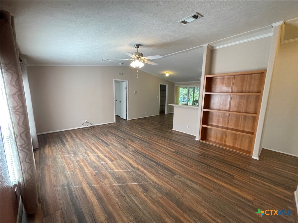 542 Tom Creek Lane Property Photo 7