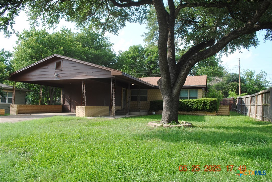 106 E Young Avenue Property Photo 1