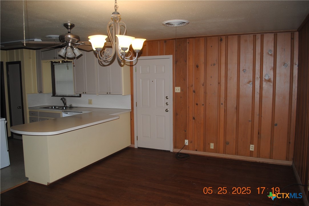 106 E Young Avenue Property Photo 2