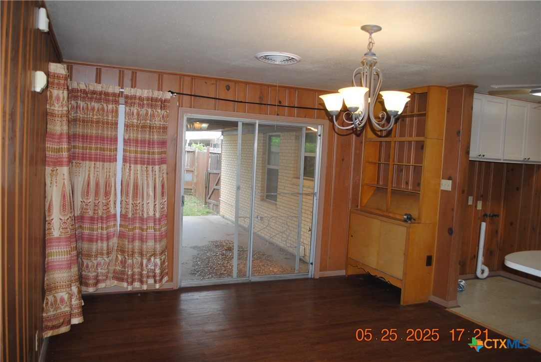 106 E Young Avenue Property Photo 3