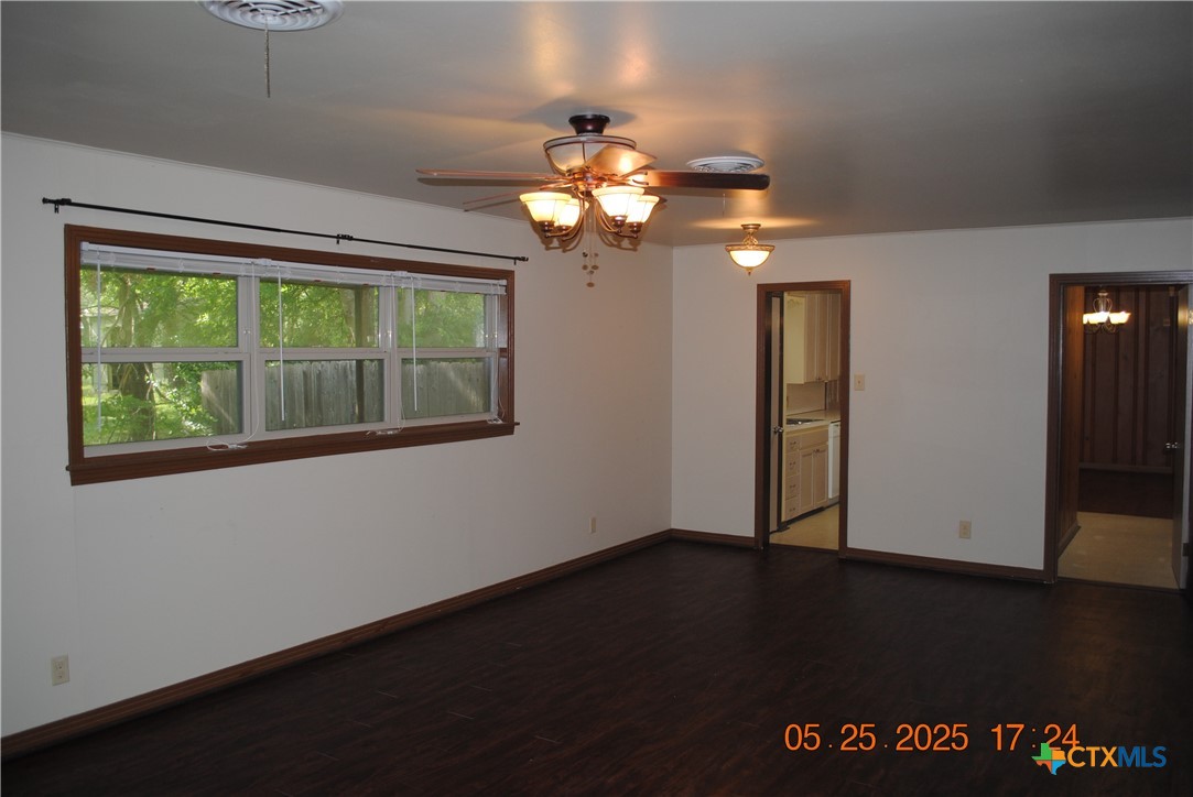 106 E Young Avenue Property Photo 5